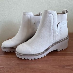 Dolce Vita Rielle off white ankle boots 6